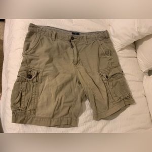 Men’s American Eagle size 38 cargo shorts. Good condition, no issues.